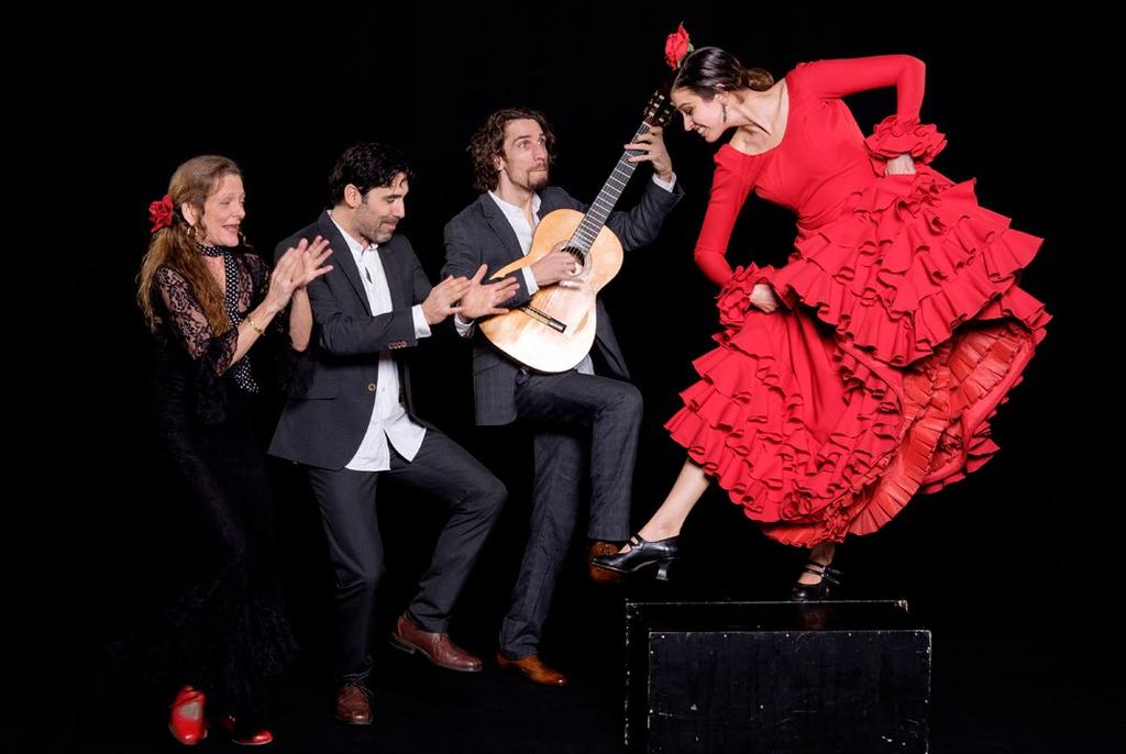 Arte Flamenco Arte Flamenco Målgruppe: Indskoling Genre: Folkemusik Vi spiller: Spansk flamencomusik, -dans & -sang Catherine Vigh dans, cajón, klap Pepita Rohde dans, sang, cajón, klap Emil Pernblad