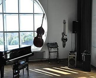 Det Jyske Musikkonservatorium Der er ca. 100 studerende på Jyske Musikkonservatorium i Aalborg.
