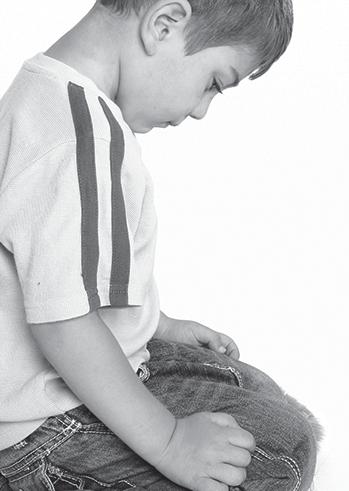 VUGGESTUE, BØRNEHAVE Drengen, der tisser i bukserne Kasper er studerende og i praktik i en børnehave.