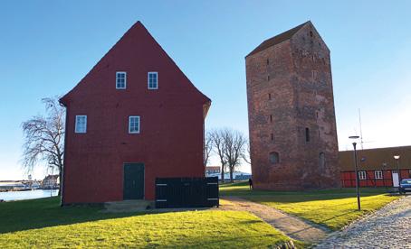 Fæstningstårnet (ovenfor) er et af Korsør bys vartegn. Det kan ses, når man nærmer sig Korsør fra både land- og vandsiden.