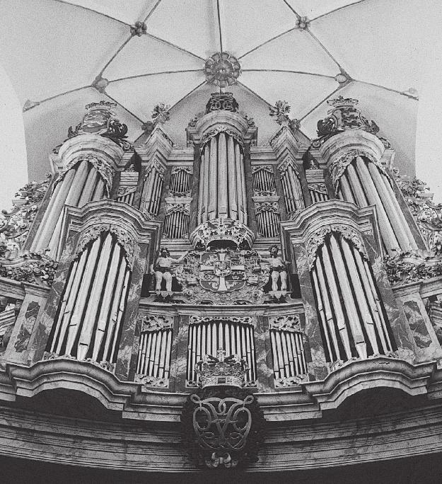NOVEMBER 3. Orgelmatiné En halv times orgelkoncert med Lindy Rosborg, der spiller på kirkens store orgel. Lørdag den 3. november kl. 12 VOR FRUE KIRKE - KØBENHAVNS DOMKIRKE 3.