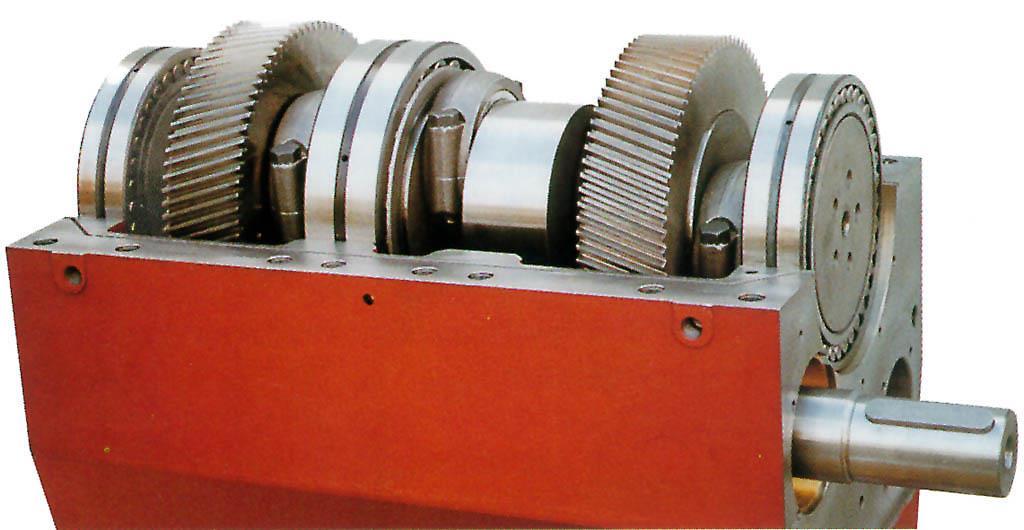 Hammelmann pump design INTERNAL SPEED REDUCTION GEAR Pressurised oil lubrication system (pump, filter, cooler) Helical gears in