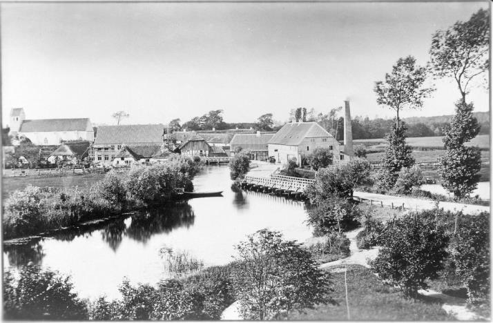 Dalum Papirfabrik i gamle dage. I sidste halvdel af 1800 tallet voksede befolkningen i Odense stærkt som følge af den stigende industrialisering.