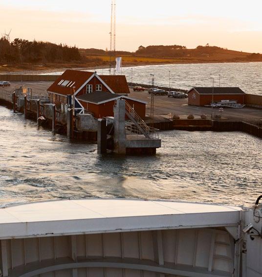 CASE: SÆLVIG OG HOU FÆRGEHAVNE Samsø Rederi, som er et kommunalt samsk rederi, har siden 2014 varetaget sejladsen mellem Sælvig og Hou færgehavne.