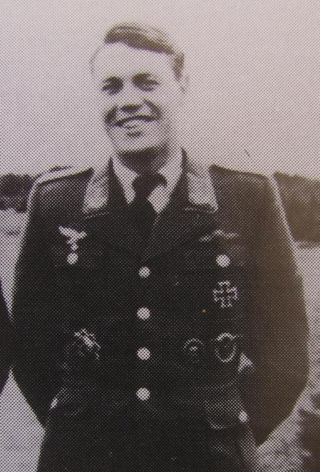 alle landede med minimale skader. Eduard Schröder Pilot på Junkers Ju88 + AL natten efter den 12. marts 1945.