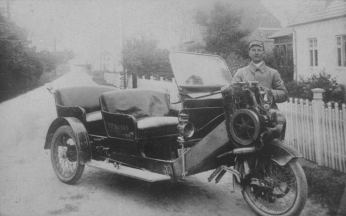 Rutebilvognmand Lauritz Jacobsen var den første i Nykøbing Sjælland, der drev rutebilkørsel, som omtalt i begyndelsen, kørte han først Hyrevognskørsel i Slagelse, men måtte finde andre steder at