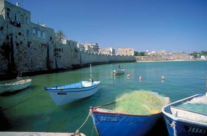 Efter pausen her, går turen videre via havnebyen Haifa til den romerske havneby Caesarea, der ligger så smukt ved det varme blå Middelhavs kyst.