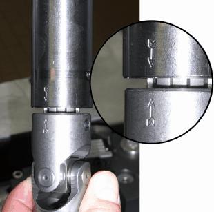 Afdækning fjernes og kardanled (1) på pumpeaksel løsnes. 2. Skru pumpen af. 3. Anlægget køles ned til stuetemperatur. 1 2 3 Skru tandhjulspumpen på 1.