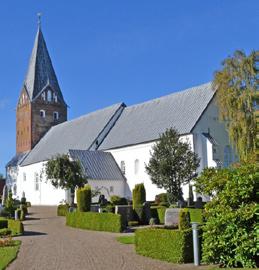 Arrangeres sammen med Møgeltønder UIF Møgeltønder kirke har, i lighed med 400 andre kirker i Danmark, set ideen med hjemmestrikkede dåbsklude, som en smuk symbolsk handling og et minde om dåbsdagen.