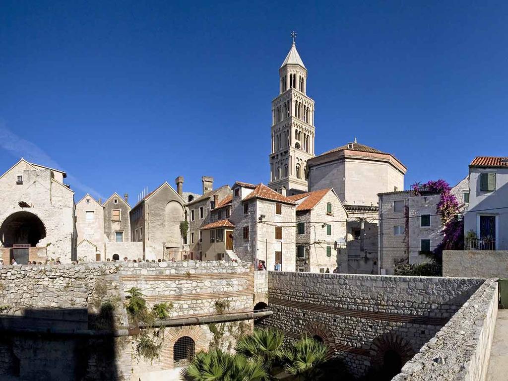 Rejseplan Dag 1 Med fly fra København til Dubrovnik og transfer til Hotel Adria, som ligger blot 2,5 kilometer fra den gamle bydel i Dubrovnik.