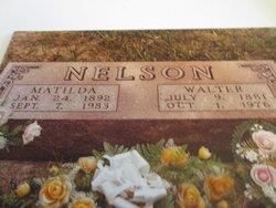 Matilda og Walter Nelson. Forældrene Mads Nielsen og Juliane Sophie Hansen dør i Audubon, Iowa med 2 ugers mellemrum: Mads Nielsen, død 11.