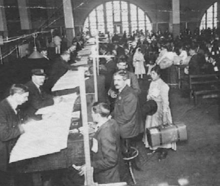 Gennem Ellis Island ankom indvandrerne i perioden 1892 1954. Her blev bl. a. deres helbredstilstand kontrolleret.