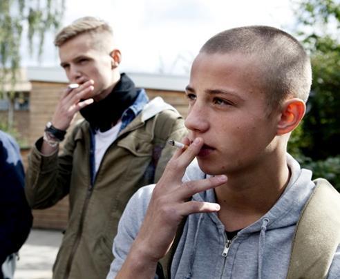 Det sociale i pauserne for en ikke-ryger Det er rygernes privilegie at de lærer både underviserne og andre elever bedre at kende.
