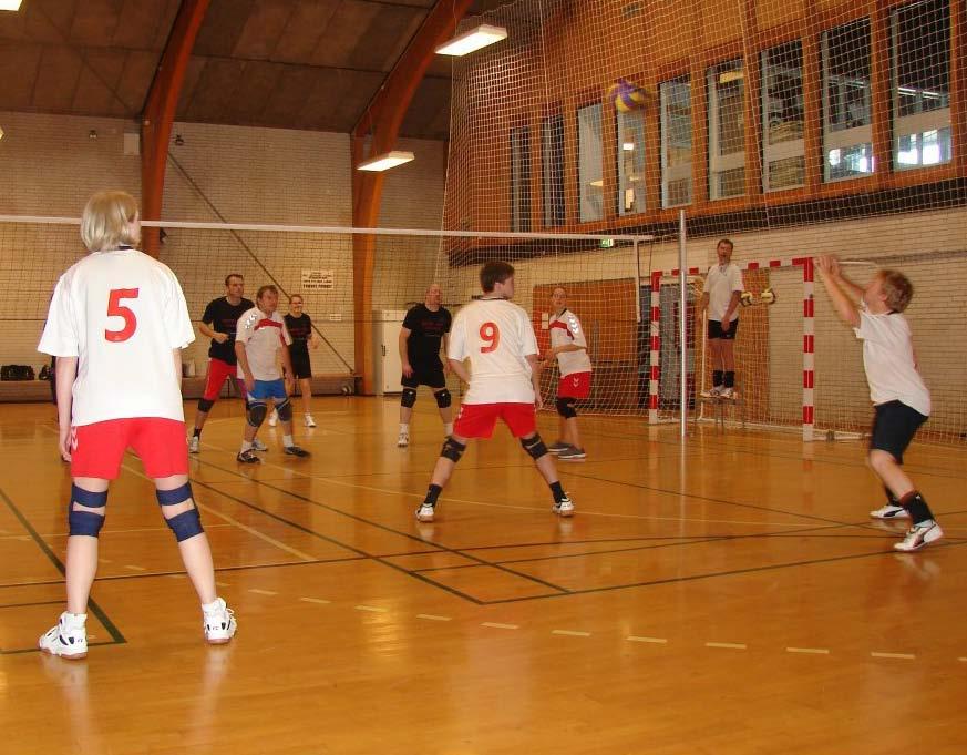 Vi er fast besluttet på at forbedre vores placering i næste volleysæson. Vi deltog også i en volleyturnering for døve i Odense.