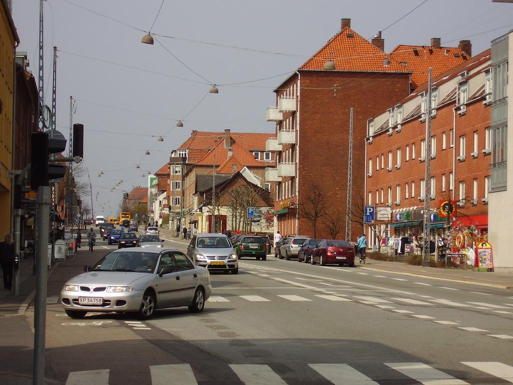 Handel Søborg Hovedgade er kommunens længste handelsstrøg, og gaden kan på flere måder sammenlignes med købstadens handelsgade. På visse strækninger er der dog relativt langt mellem butikkerne.