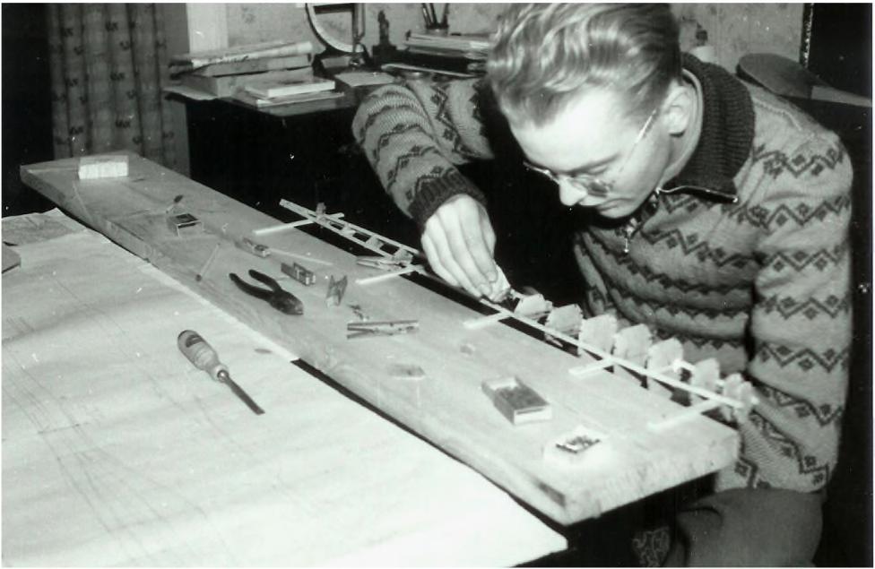 Konkurrencen I første periode var der 6 maxflyvninger. Mellem dem var Hans Hansen, Lindner og Gilroy fra England. Kun Hans Hansen og Rudi Lindner havde 2 max er efter 2. periode. Herover ses Hans Hansen med Børges 1955-model.