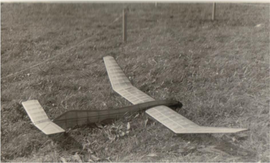 Første VM i A-2 i Jugoslavien 1951 Efter den første internationale konkurrence for A-2 modeller ved Trollhättan i 1950 vedtog FAI at arrangere årlige verdensmesterskaber for flyvemodeller.