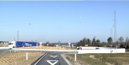 Eksempel på støttemur langs M14 Eksempel på skærmmur omkring rundkørsel på vej 119 km22,2 Støttemure forefindes på alle vejtyper (Motorveje, Motortrafikveje og Hovedlandeveje) Skærmmure