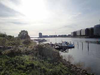 . Området var oprindeligt ejet af Københavns Havn, som udlejede en del af arealet som enkeltlejemål til havnearbejdere til opstilling af skure.