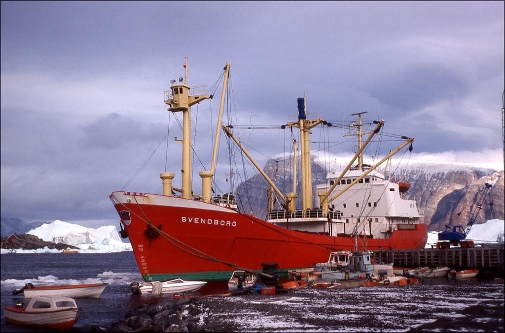 I strenge vintre kan det trække ud med at vinterisen bryder op, og så kan isen udgøre et problem for selv kraftigt isforstærkede polarskibe med god maskinkraft; ultimo juni måned 1984 kæmpede KGH