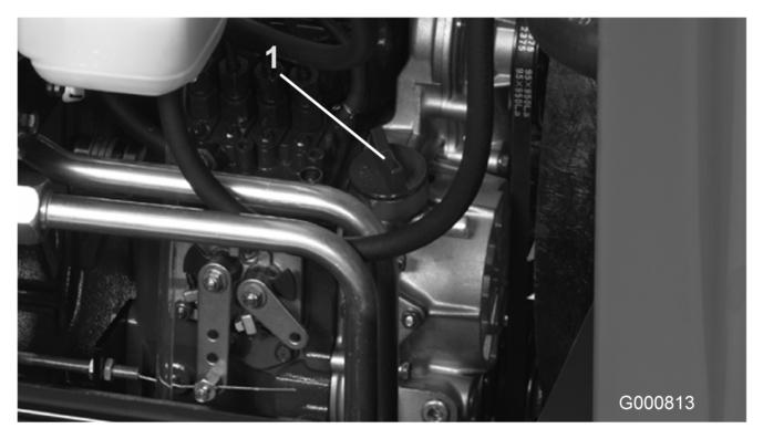 10W-30. Reservedelsnumrene kan findes i reservedelskataloget. 1. Parker maskinen på en plan flade. Lås motorhjelmens lås op, og løft motorhjelmen (Figur 16). 1. Oliepind Figur 17 3.