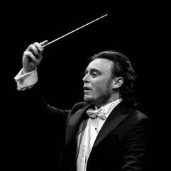 Dirigent DR Koncerthuset 2018/19 6 Dirigent Michele Mariotti Den 39-årige dirigent Michele Mariotti er musikchef for et af Italiens førende operahuse, Teatro Communale i Bologna.
