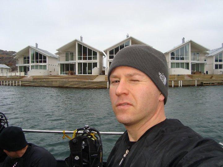 På nedenstående billede ses Erik Philip som var den anden deltager på turen. Et besøg hos Dyk Leif på Væder øerne er bestemt anbefales værdigt da vandet er klart og natur dykningen er i top.