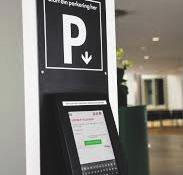 Ubegrænset parkering til dialyse Der er efterhånden så stor rift om parkeringspladserne på Regionshospital Viborg, at hospitalet inden sommerferien indføre tidsbegrænsning på pladserne i såvel