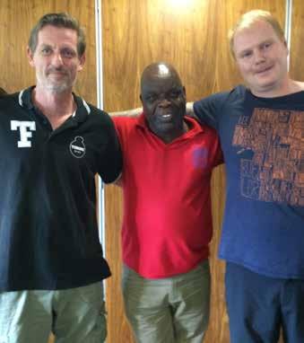 Ian Larsen og Bjørn Haar sammen med Shakespeare Sesani, generalsekretær for Hotel- og industrifagforeningen i Malawi FORANDRINGENS VINDE I ZIMBABWE?