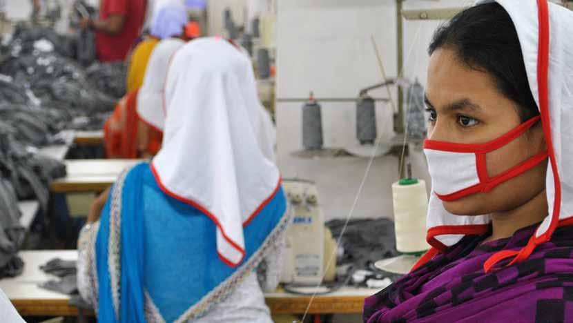 SYDASIEN Syerske i en af Bangladesh tusinder af tøjfabrikker SITUATIONEN I SYDASIEN VOKSENDE PRES FOR AT UDVIKLE VÆKST TIL VELFÆRD Når det lykkes at få arbejdsgiverne til at respektere de
