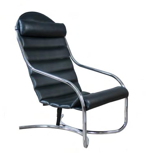 Lænestolen FRIGØR DIG! Lænestolen ramme er visuelt bøjet i ét enkelt stålrør. En dynamisk form, der samtidig giver den ultimative komfort med en svag gyngende effekt i ryggen.