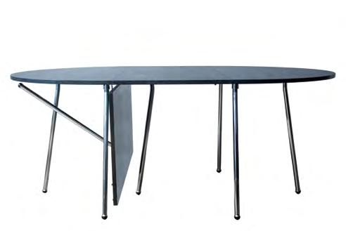 Spisebordet TIL ENHVER LEJLIGHED Spisebordet blev designet i 1937. Det er simpelt og elegant med de spinkle og lette stålrørsben, der står i en flot forkromning.