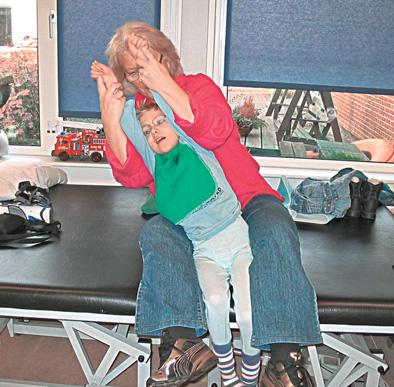 10 blive observeret på Døvblindecentret i en kort periode, ligesom der kan tilrettelægges intensive vejledningsdage i barnets nærmiljøer.