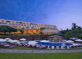 Hotel Melia Iguazú Hotellet ligger placeret inde i Parque Nacional Iguazú med udsigt til vandaldene og jungle. Der er både udendørs pool, spa faciliteter og tennisbane.