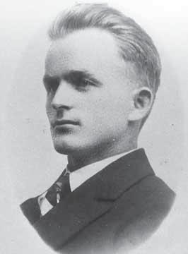 Lærer Chr. Sunesen, Arup, mangeårig kirkesanger og menighedsrådsformand. I 1917 blev Peder Hansen kaldet til præst i Øsløs-Vesløs-Arup.