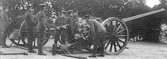 Eksercits med QF 4.7-in Field Gun, Woolwich, ca. 1914. Fra Kilde 3.