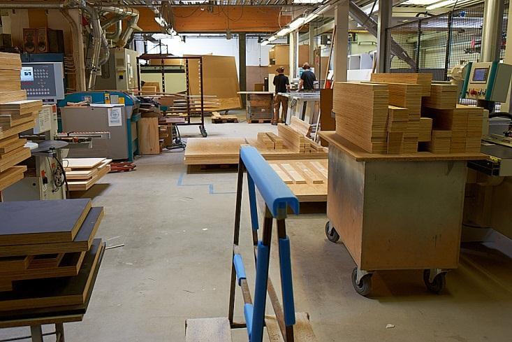 lingsmuligheder, der er for ledige, der ønsker beskæftigelse inden for træ møbelindustrien.