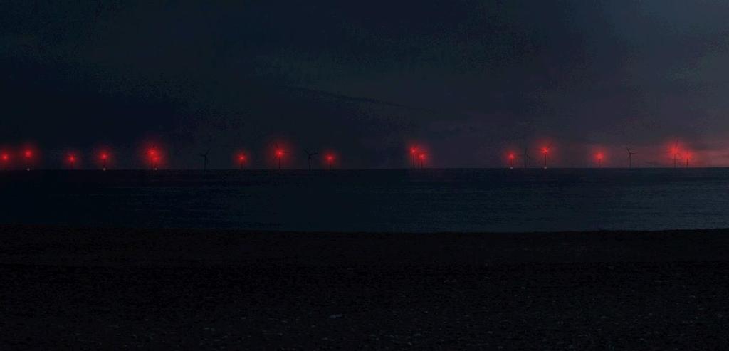 Figur 3-5. Udsigt fra stranden ved Langerhuse (venstre side af panoramabillede) om natten ca. 4,8 km fra nærmeste 3 MW havmølle (ikke alle møller er vist på visualiseringen).