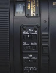 TEHNOLOGIE NIKKOR Corectarea în obiectiv a efectului de estompare, avantajoasă pentru diverse scene Optimizare în fiecare obiectiv Funcţia de reducere a vibraţiilor (VR) de la Nikon, care permite