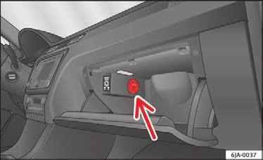 Klap ryglænet tilbage til udgangsposition, indtil låseknappen går i hak kontroller dette ved at trække i ryglænet. Kontroller, at den røde markering C ikke længere er synlig.
