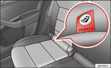 *: L: Skub passagersædet så langt tilbage som muligt, indstil det så højt som muligt, og kobl altid forsædepassagerens frontairbag fra.