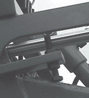 fstanden skal være den samme ved både den øverste og nederste del af rammen. fstanden skal være mellem 150-160 mm.