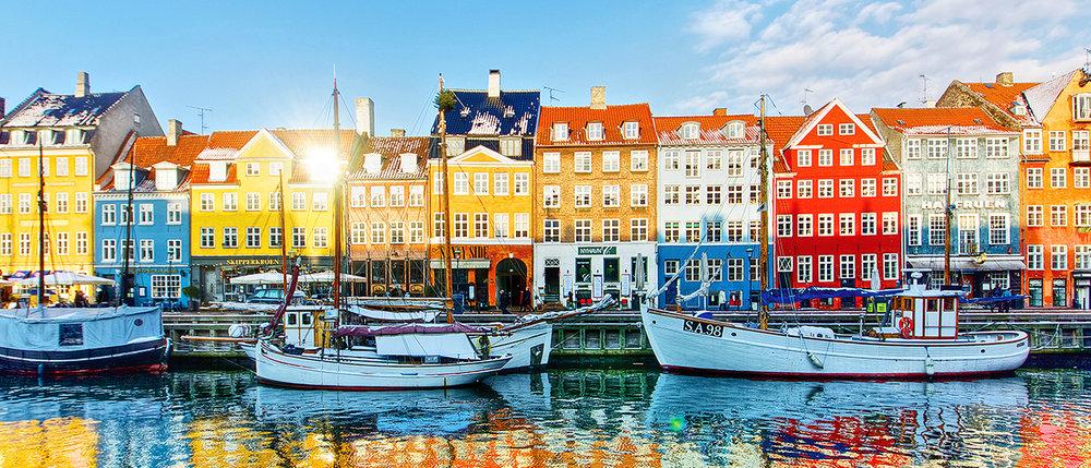 Hostingkoncernen Intelligent udvider sine aktiviteter til Danmark Intelligent meddeler, at virksomheden har foretaget strategiske opkøb i Danmark for at supplere sine aktiviteter i Belgien og Holland.