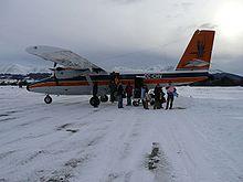 Antal ansatte reduceres væsentligt. Narsarsuaq Lufthavn nedgraderes til heliport til beflyvning fra den nye lufthavn i Qaqortoq. Antal ansatte reduceres væsentligt.