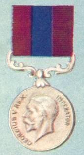 uddannet til at løse deres ledelsesmæssige opgaver. Distinguished Conduct Medal. Gengivet fra The Wonder Book of Soldiers, Ward, Lock & Co, London, uden år (ca. 1915).