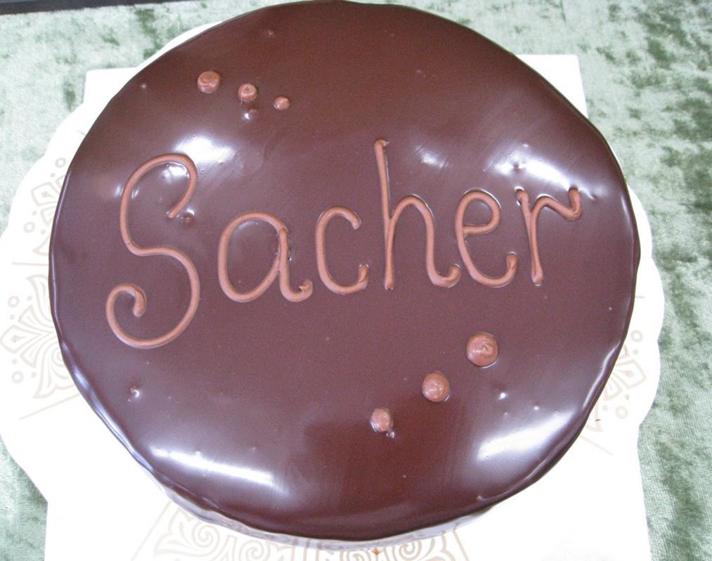 Sacher Torte 10 pers. Indhold: Chokoladebund.