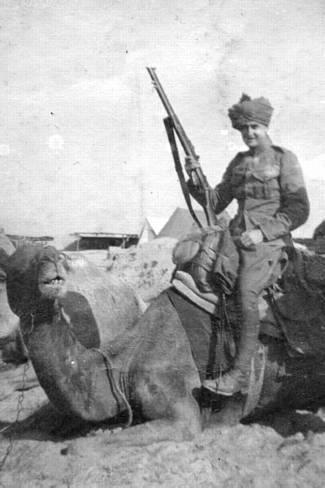 "Flanagan with Bikanir Camel Corps." Fra fotoalbummet Great Grandad Wood's Gallipoli (Maz Hewitt).