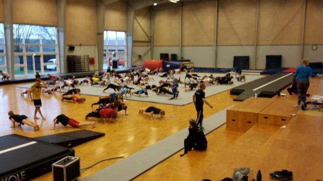 WEEKENDTRÆNING PÅ BJERGSNÆS EFTERSKOLE Den 13. 14. januar 2018 var springerne og Acrobaterne på træningstur til Bjergsnæs Efterskole. Det var som altid en god oplevelse for gymnaster og instruktører.