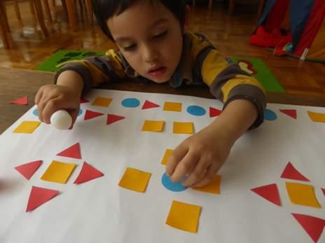 Mønstre Børn er tidligt opmærksomme på mønstre. Udvikling af mønstergenkendelse er vigtig for børns tilegnelse af matematiske begreber. 1 2 3 4 5 6 7?