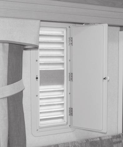 VENTILATIONSLUGE Visse modeller er udstyret med ventilationsluge. VINDUER For så vidt muligt at undgå kondensdannelse og for at holde en god isolation er alle vinduer dobbelte.